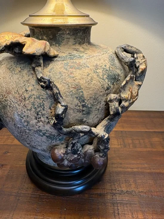 A Rare Find Vintage Table Lamp Featuring A Base With Grape And Vine Details - Picture 4 of 13